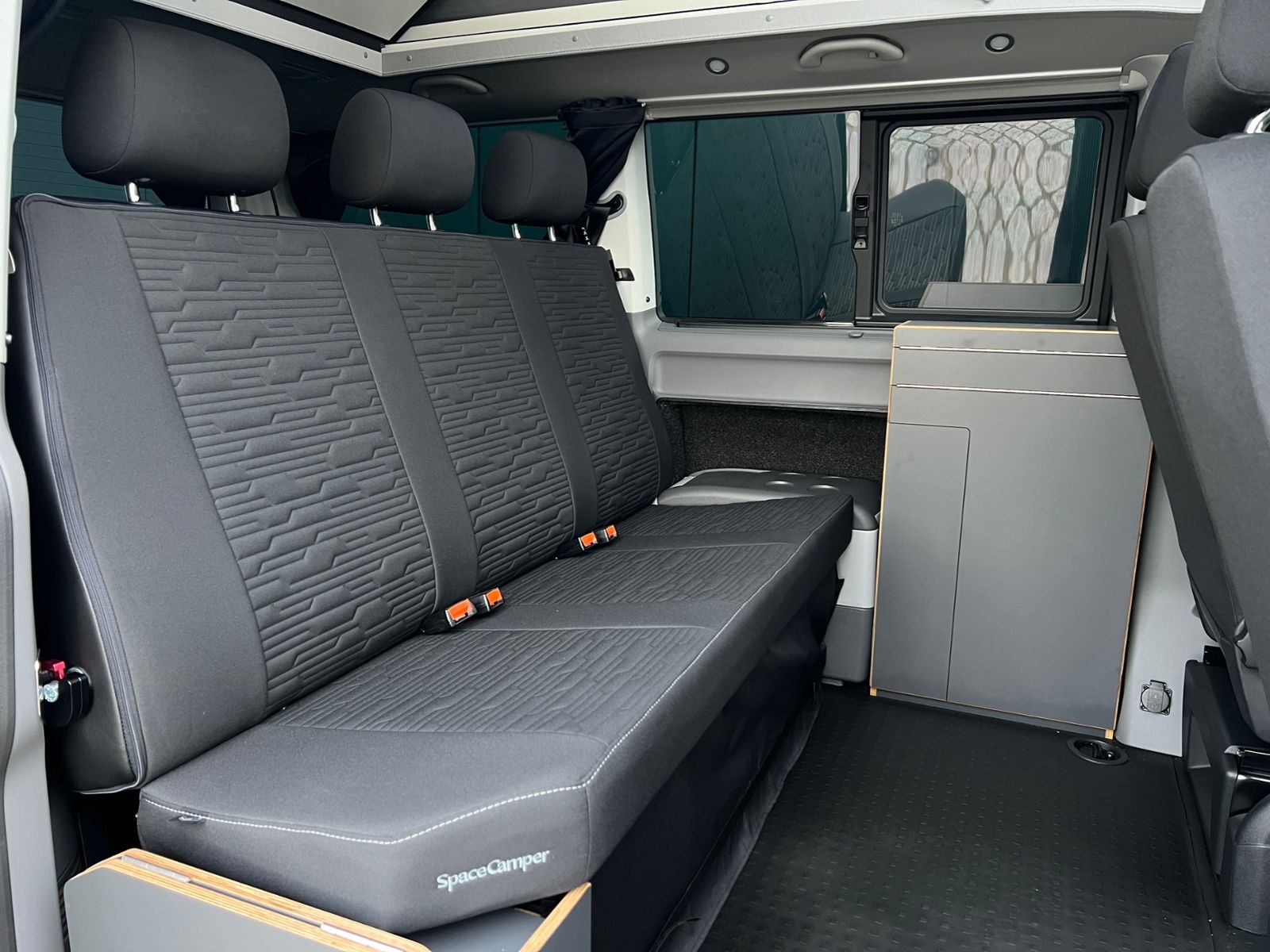 Fahrzeugabbildung Volkswagen T6.1 SpaceCamper Light Caravelle 2.0 TDI 4 Motio