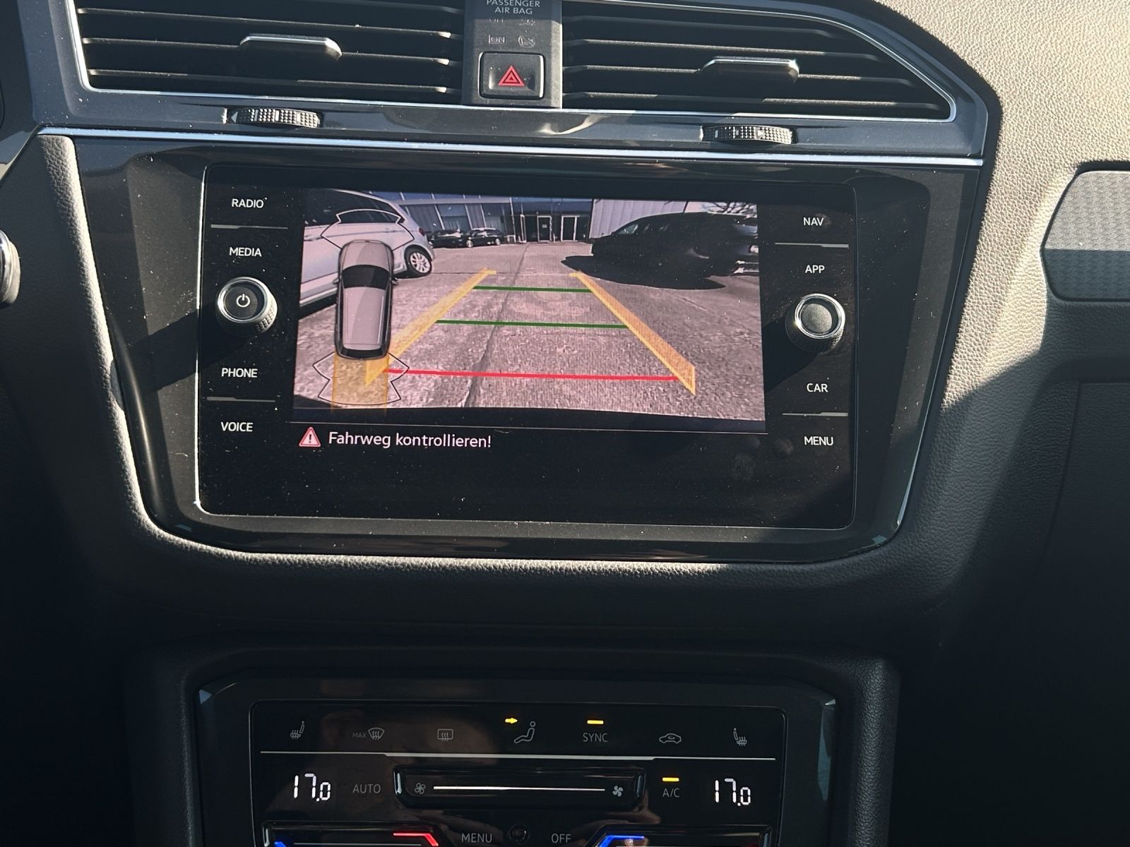 Fahrzeugabbildung Volkswagen Tiguan Life TDI DSG 4M LED ACC AHK LRHzg SH Rear