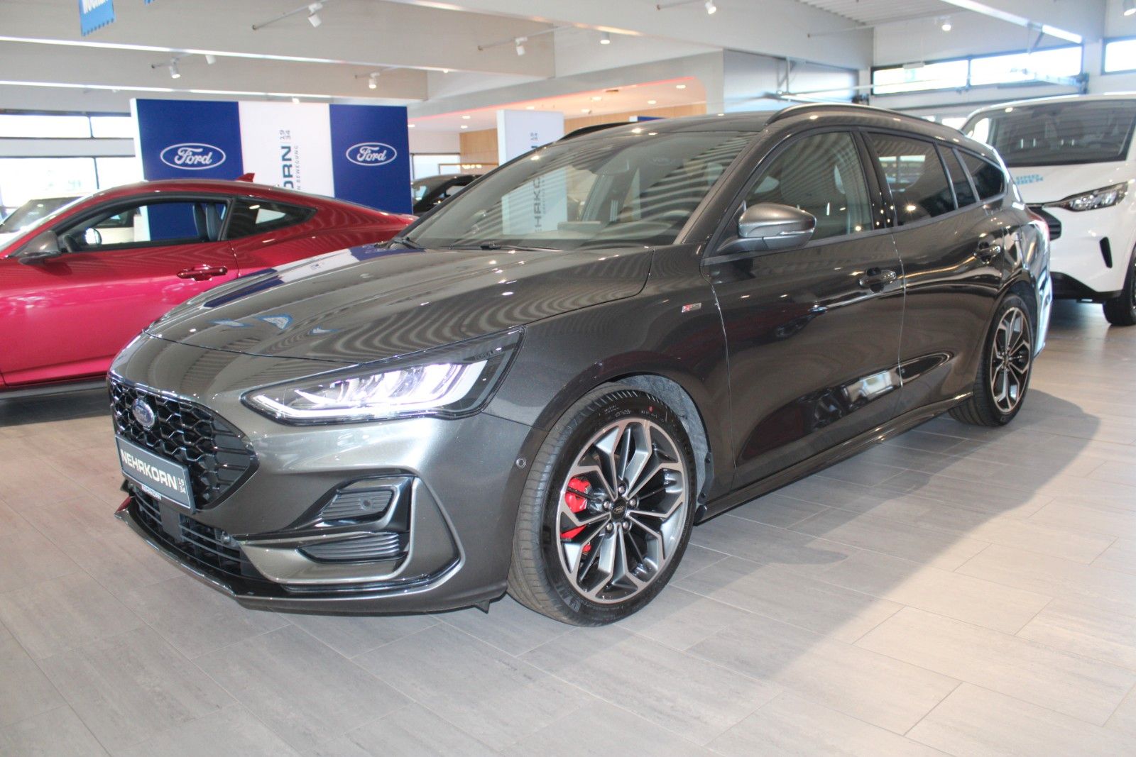 Fahrzeugabbildung Ford Focus ST-Line X Automatik PANODACH + 18 ZOLL
