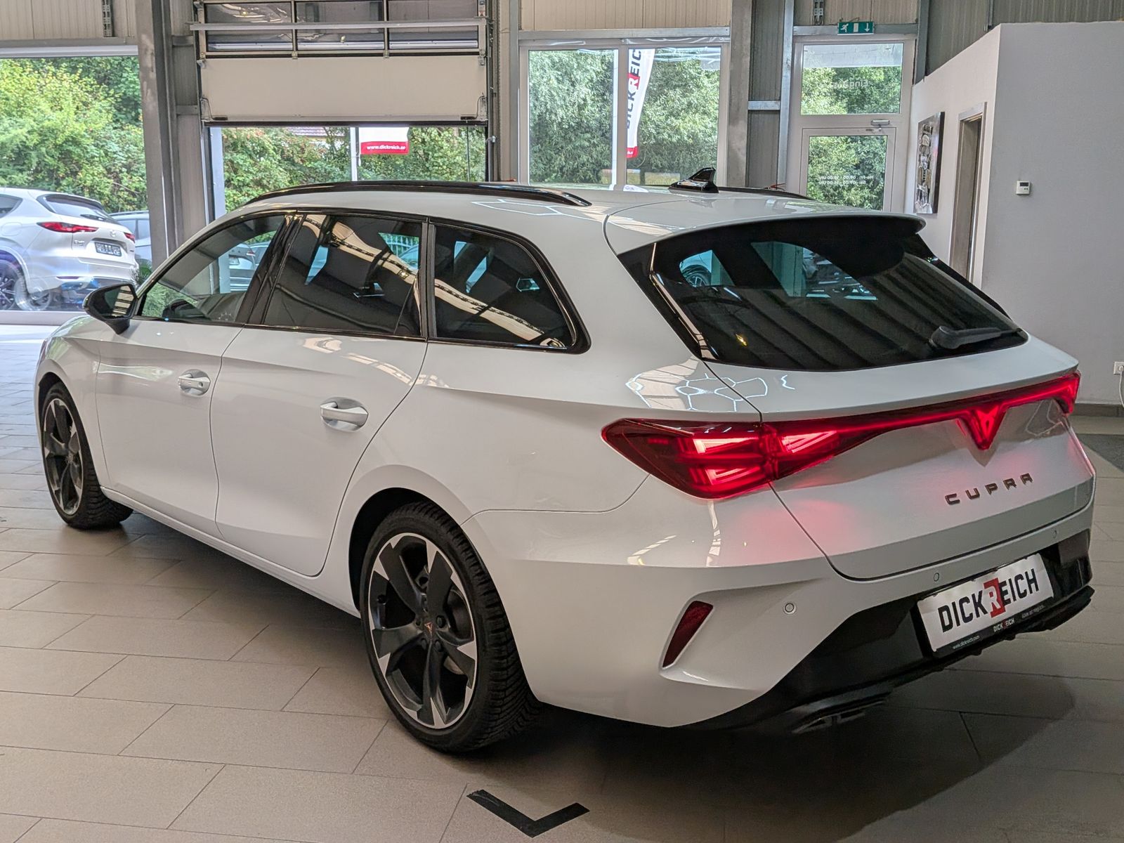 Fahrzeugabbildung CUPRA Leon 1.5 eTSI DSG DYNAMIC-EDGE-PAKET*CAM*AHK*18"