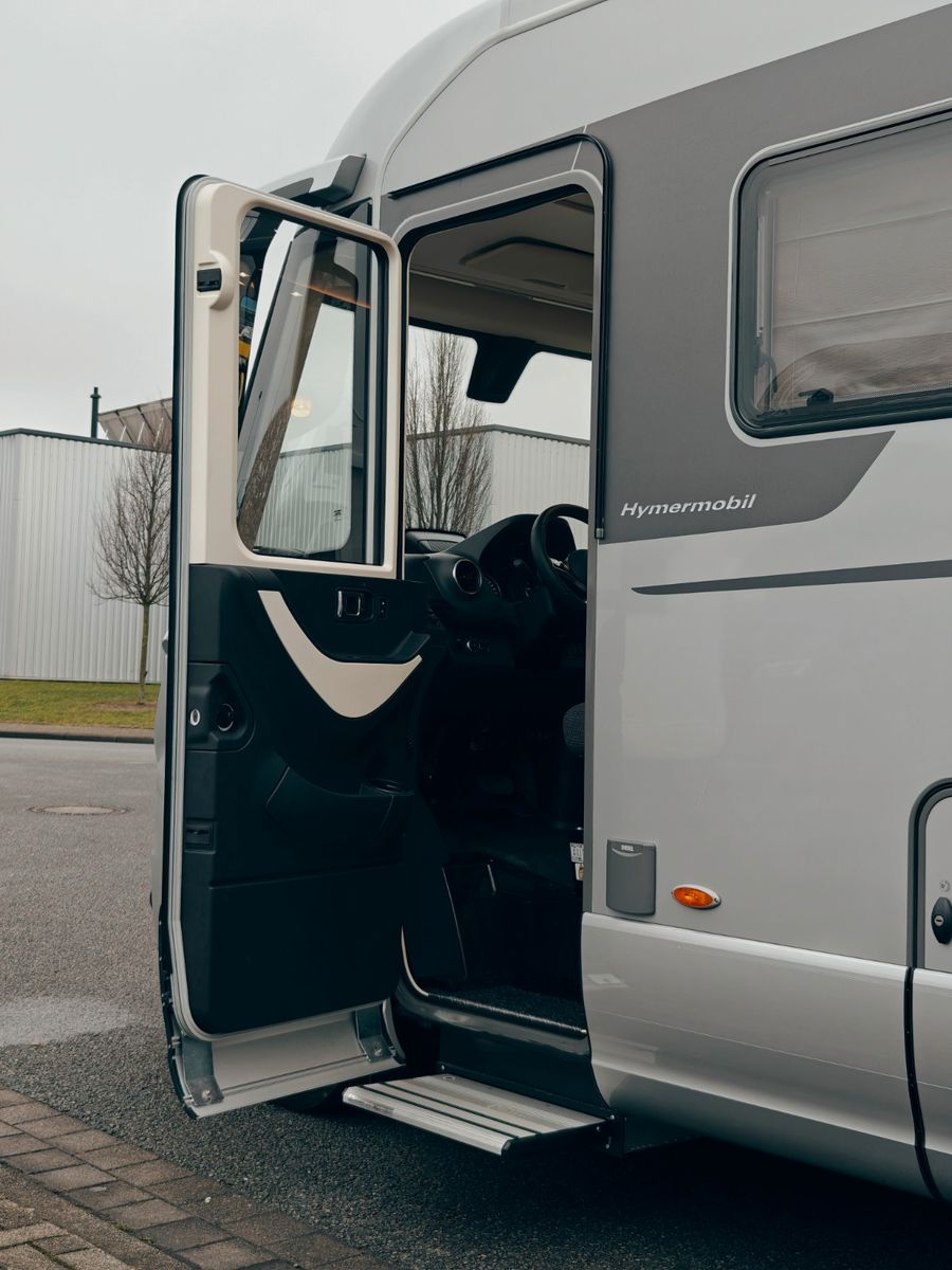 Fahrzeugabbildung HYMER / ERIBA / HYMERCAR B-KLASSE ML I 880 - NEU! MODELL 2025 - MEGA VOLL