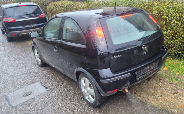 Opel Corsa 1.2 -