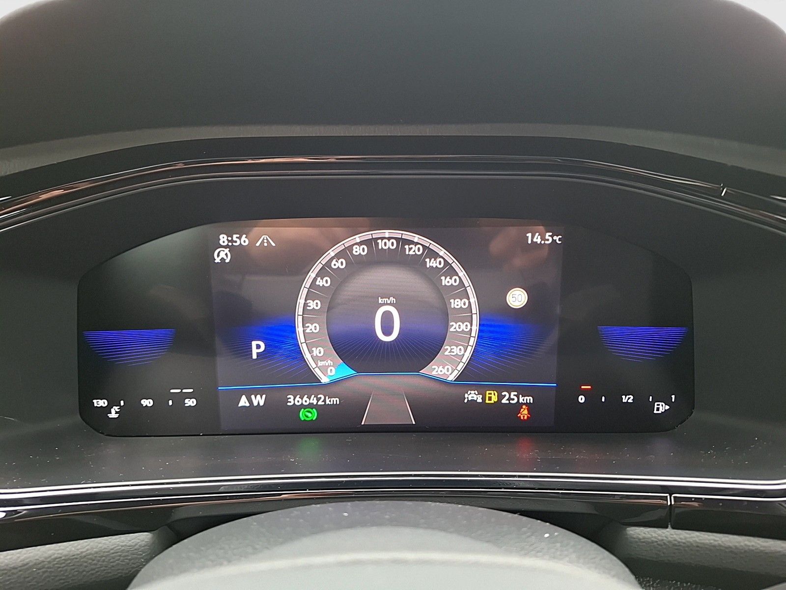 Fahrzeugabbildung Volkswagen T-Roc TSI R-Line DSG Matrix Navi AID ACC RFK SHZ