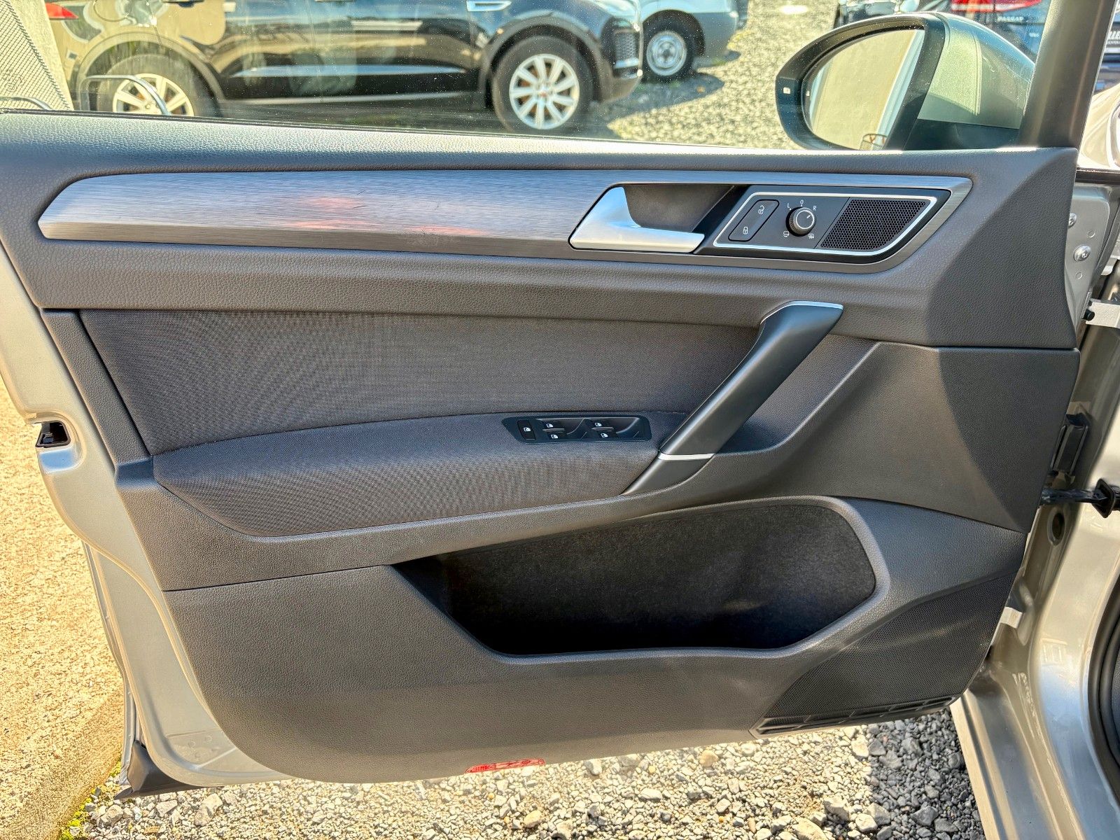 Fahrzeugabbildung Volkswagen Golf Sportsvan VII 1.5 TSI DSG Klima PDC 2.HAND