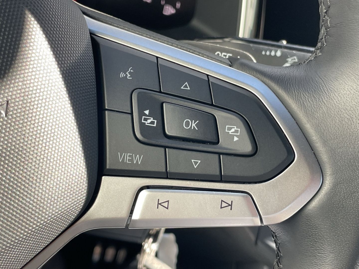 Polo 1.0 TSI DSG R-Line Matrix/beats/ACC/App-Con