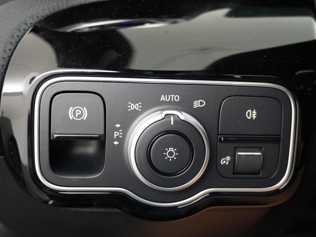 Mercedes-Benz A 250 e Star Edition AMG Line Plus | Panorama -