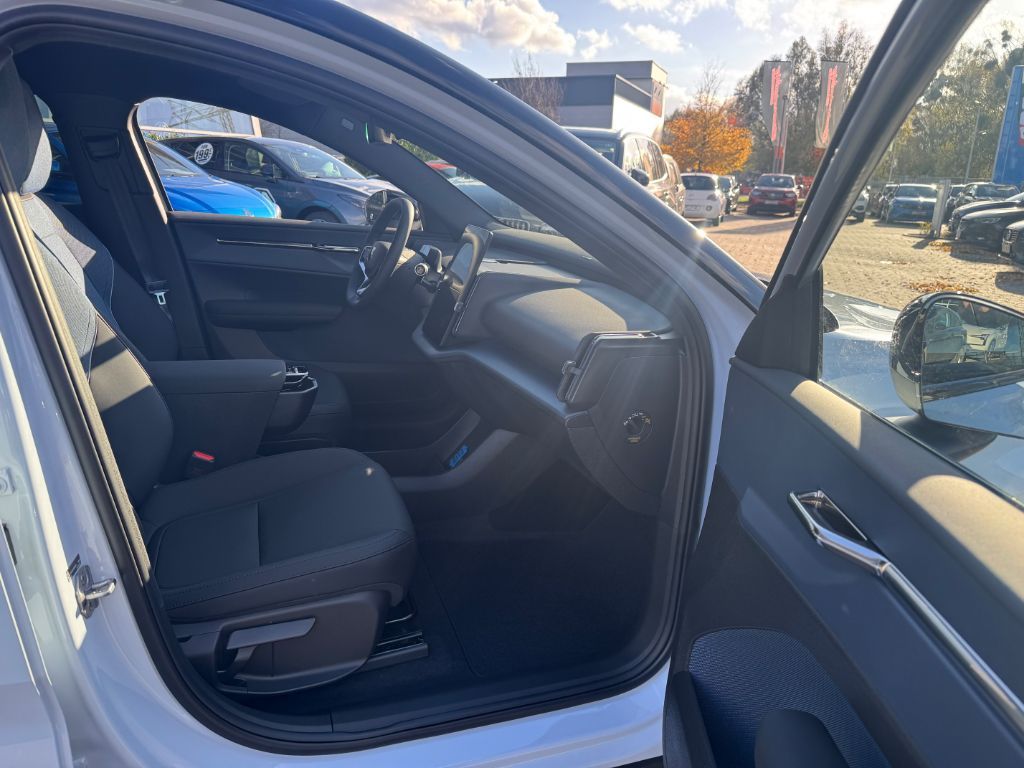 Fahrzeugabbildung Volvo EX30 Single M. Extended Range RWD Plus+SOFORT