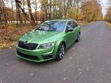 Skoda Octavia 2.0 TSI DSG RS Combi RS - Skoda Octavia: Grün