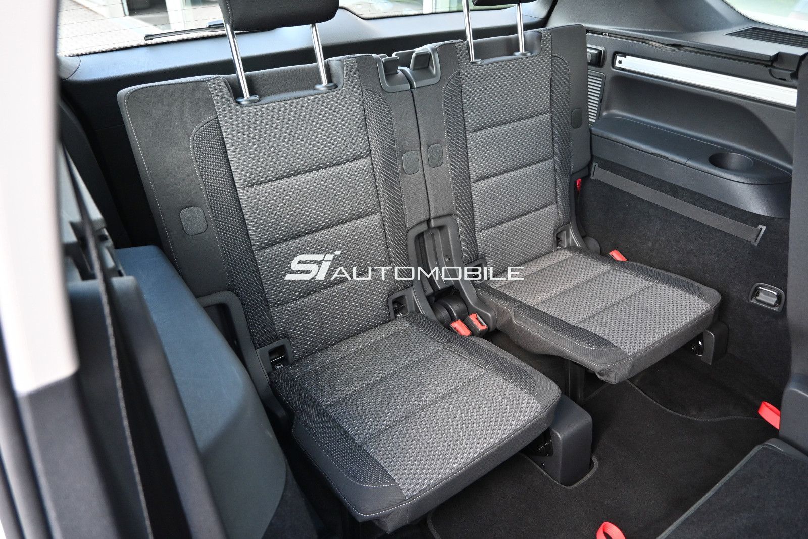 Fahrzeugabbildung Volkswagen Touran 2.0 TDI DSG Comfortline °UVP 58.262€°STHZ