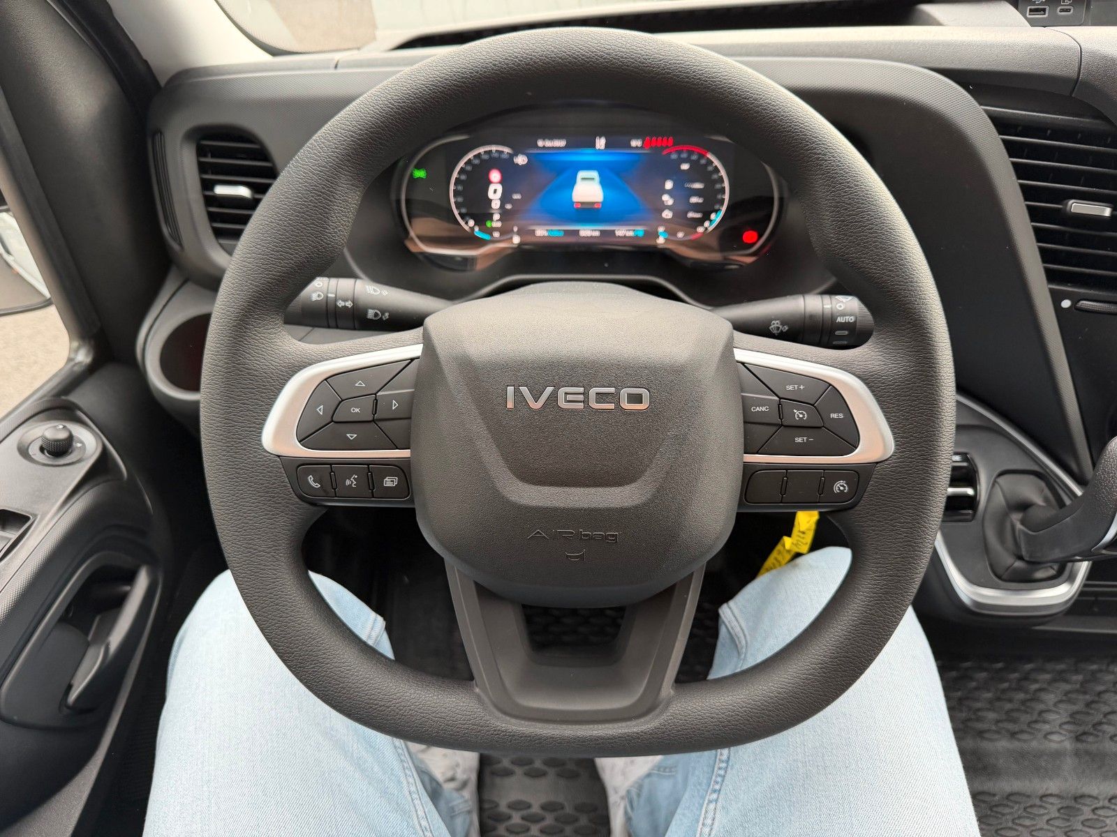 Fahrzeugabbildung Iveco Daily 35S16 A8 *R.3450mm*Automatik*AHK*7-Sitze*