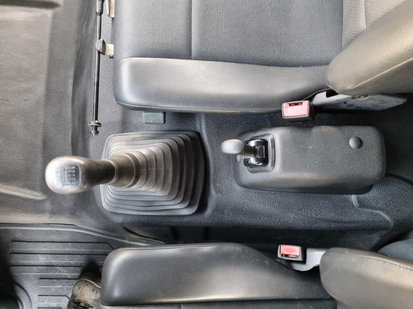 Fahrzeugabbildung Mercedes-Benz Axor 1829 A 4x4 Pritsche/Plane 10 Stück