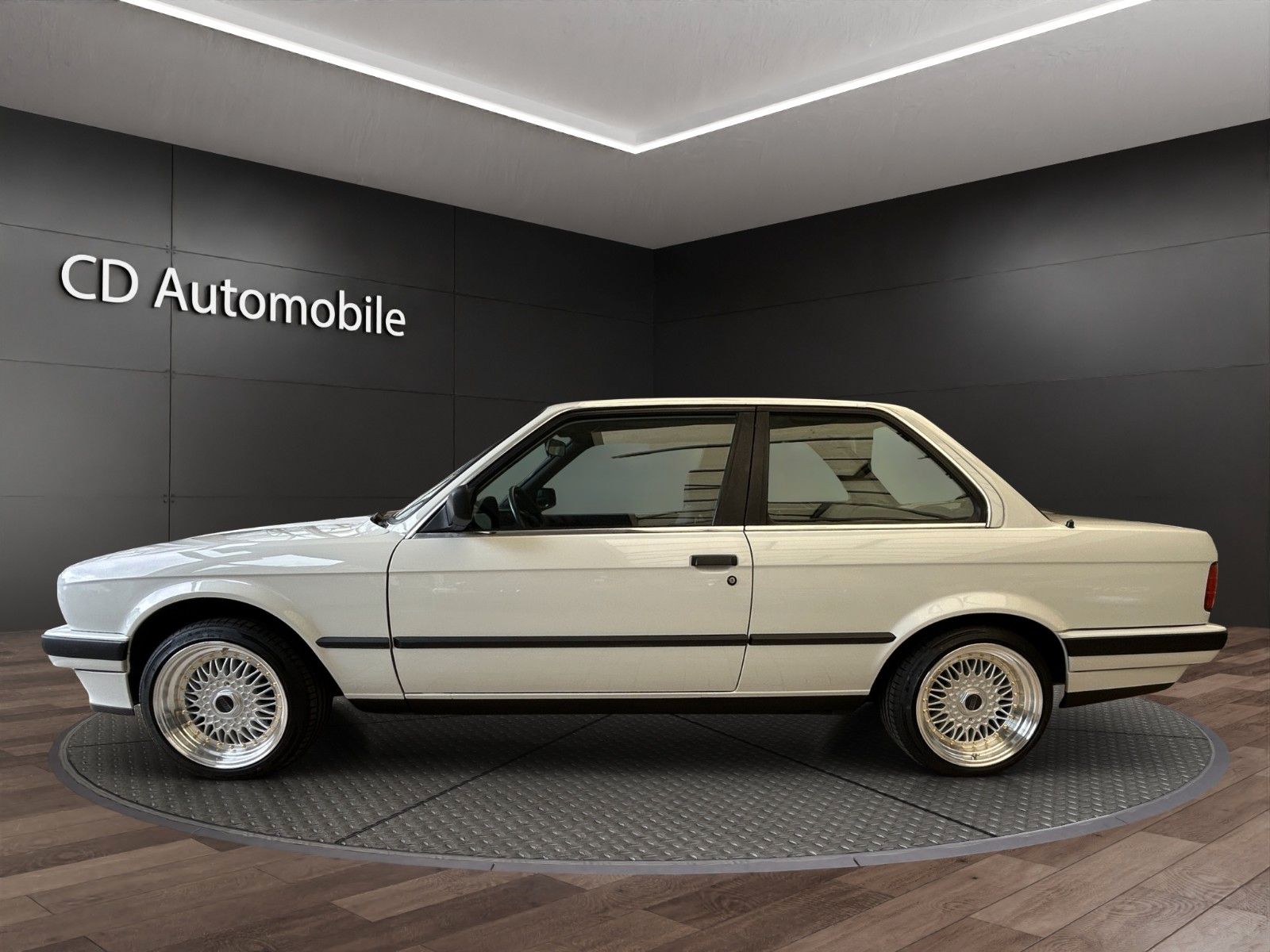 Fahrzeugabbildung BMW 320i E30/Automatik/Leder/H-Zulassung