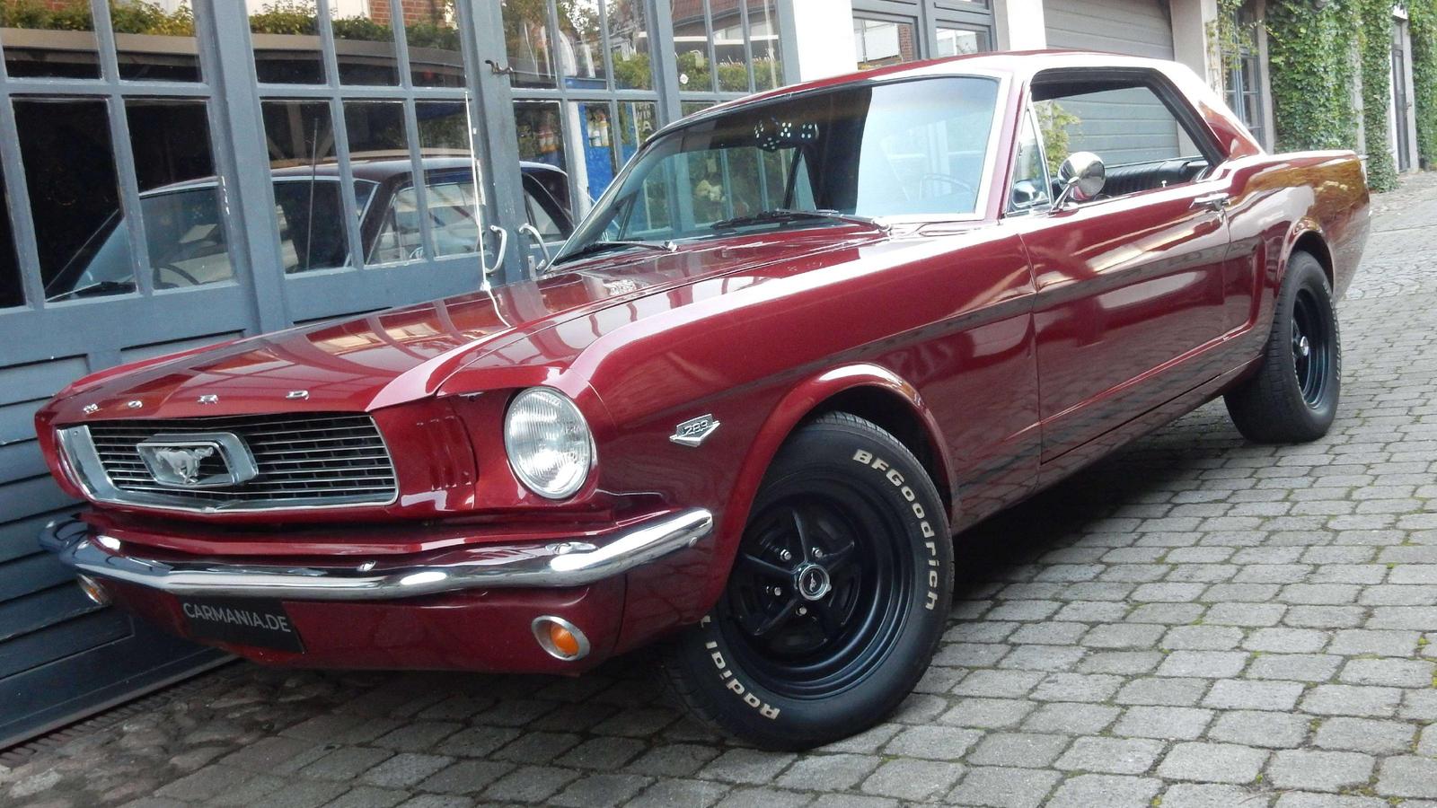 Ford Mustang Coupe V8