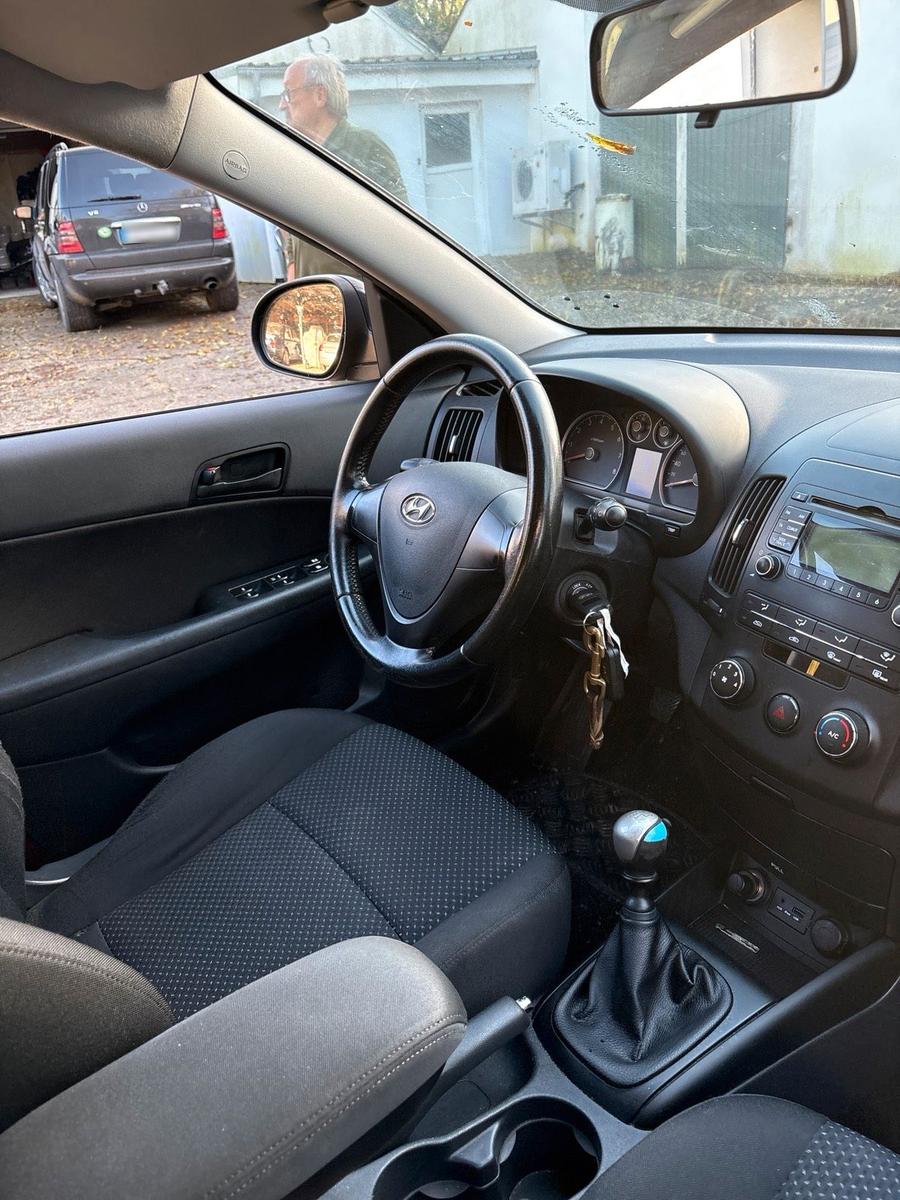 Hyundai i30 2010 — photo 7