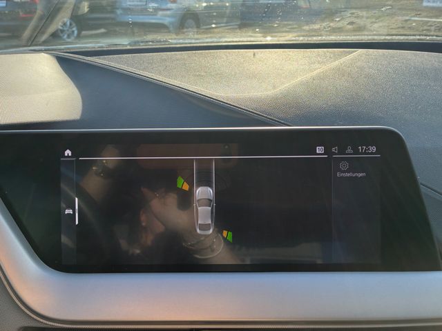 Fahrzeugabbildung BMW 218d Gran Coupé >NAV/AHK/LED/18Zoll Alu<