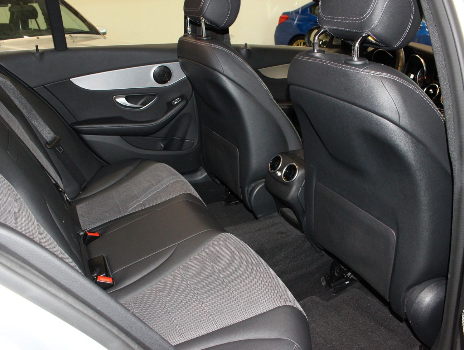 Fahrzeugabbildung Mercedes-Benz C 200 T Avantgarde Distronic*elekt. AHK*LED