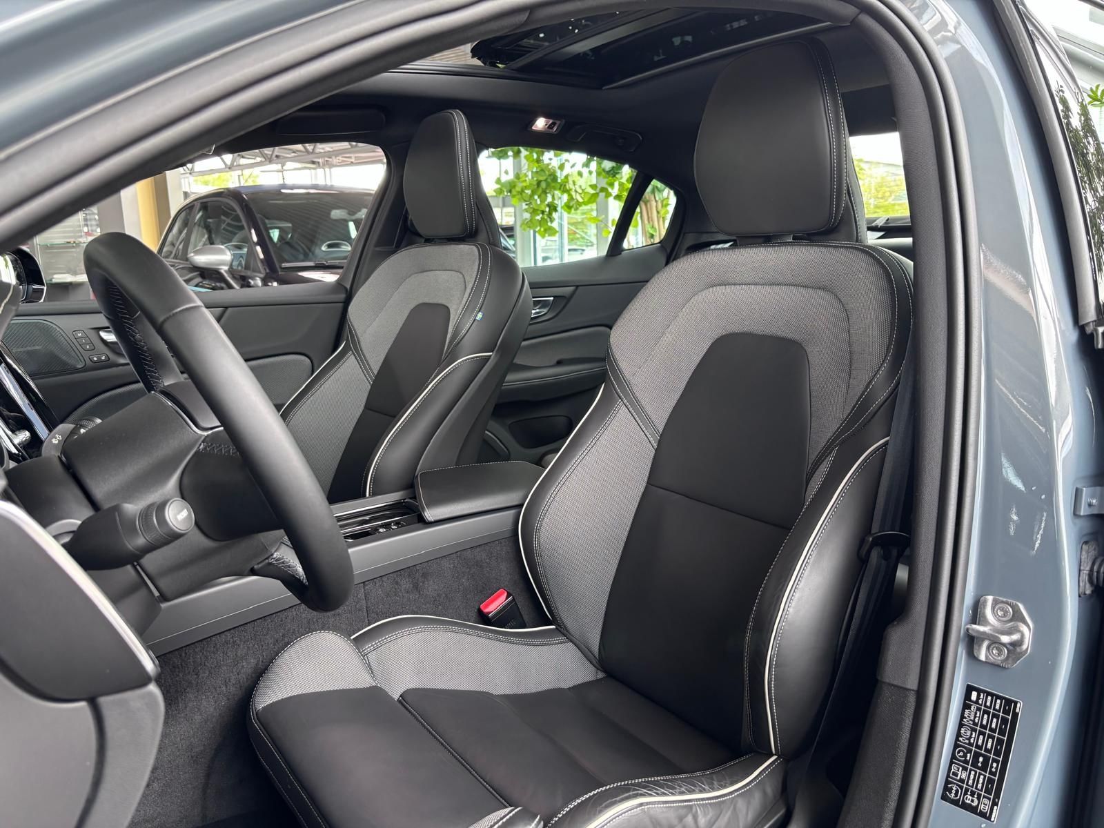 Fahrzeugabbildung Volvo S60 Lim. R Design PANO LED NAVI ALU