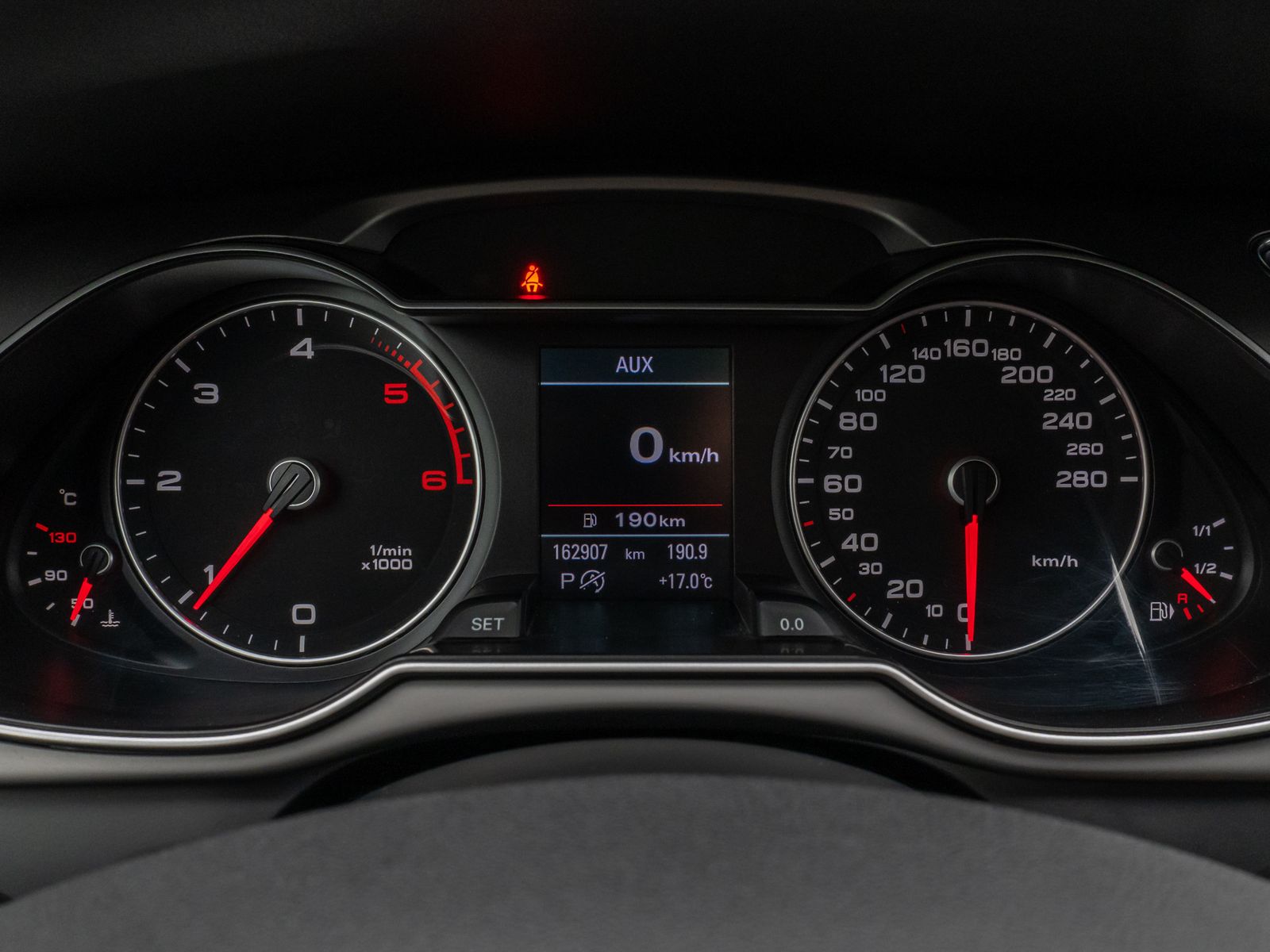 Fahrzeugabbildung Audi A4 Lim. Attraction Navigation Sitzhzg PDC AHK