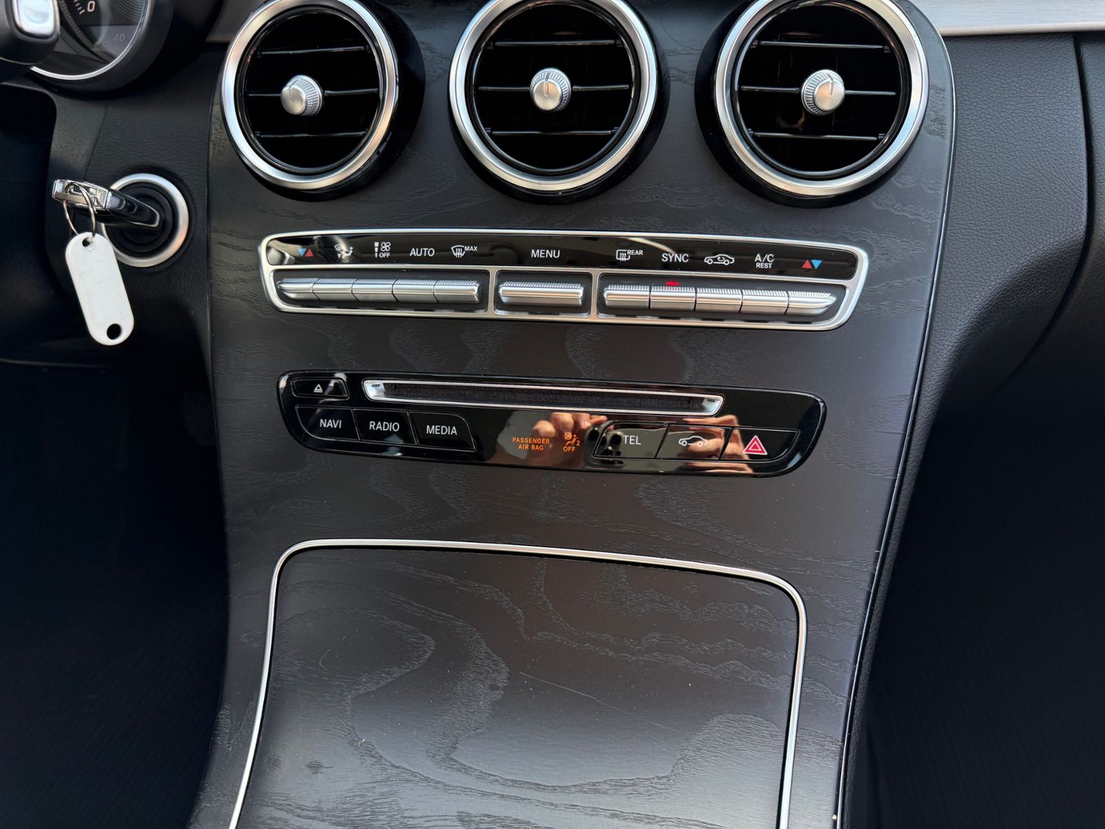 Fahrzeugabbildung Mercedes-Benz C 200 9G-TRONIC AMG Line DISTR. NAVI LED