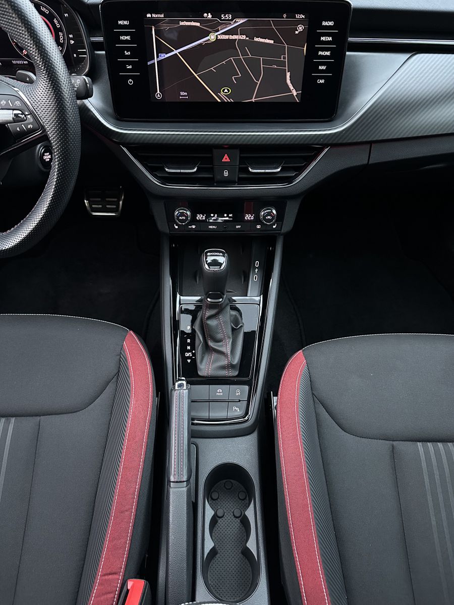 Fahrzeugabbildung SKODA Kamiq 1.5 TSI DSG Monte Carlo NAV+LED+ACC+PANO