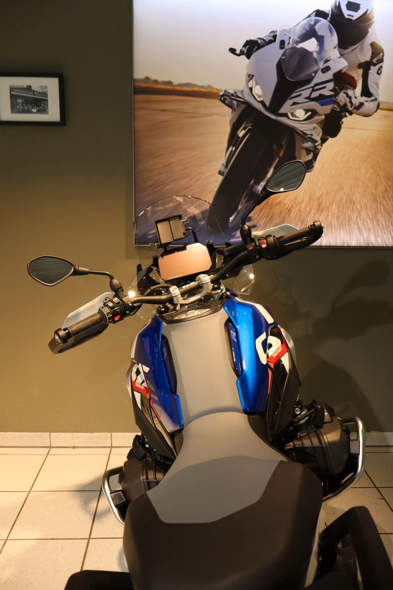 Fahrzeugabbildung BMW R1300GS ASA, 4 Pakete & Motorschutzbügel