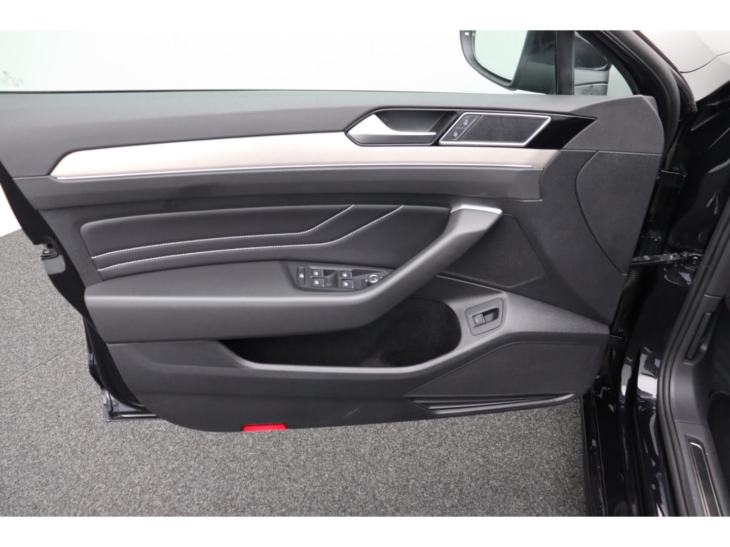 Volkswagen Passat Variant 2.0 TDI DSG elegance R-LINE AHK, миниатюра 11