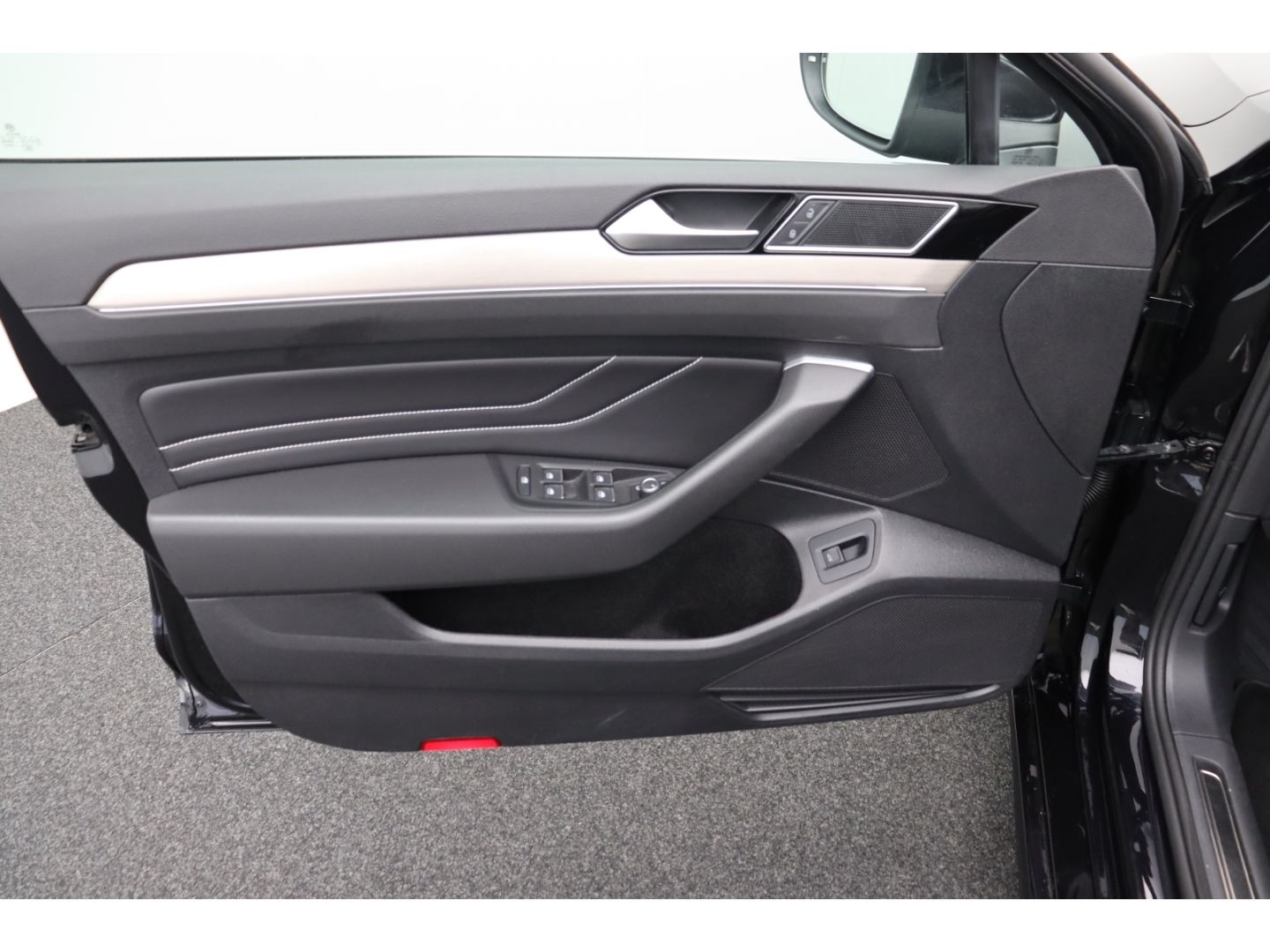 Fahrzeugabbildung Volkswagen Passat Variant 2.0 TDI DSG elegance R-LINE AHK