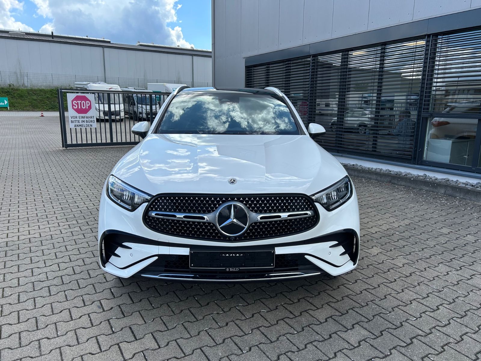 Fahrzeugabbildung Mercedes-Benz GLC 220 d 4Matic Edition AMG Line+PANO+AHK+MEMO