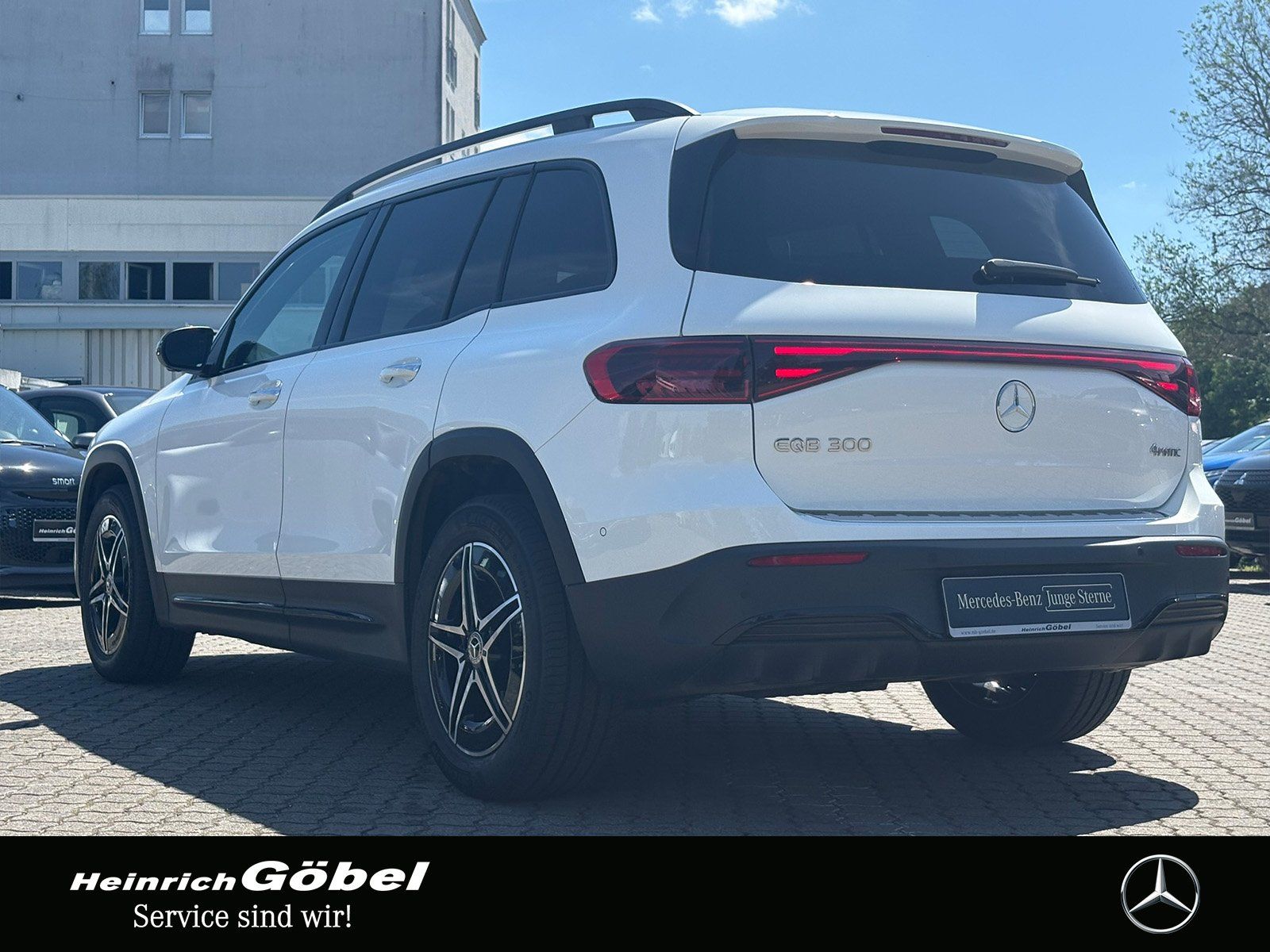 Fahrzeugabbildung Mercedes-Benz EQB 300 AMG-LINE HEAD-UP*BURMESTER*360°*MEMORY