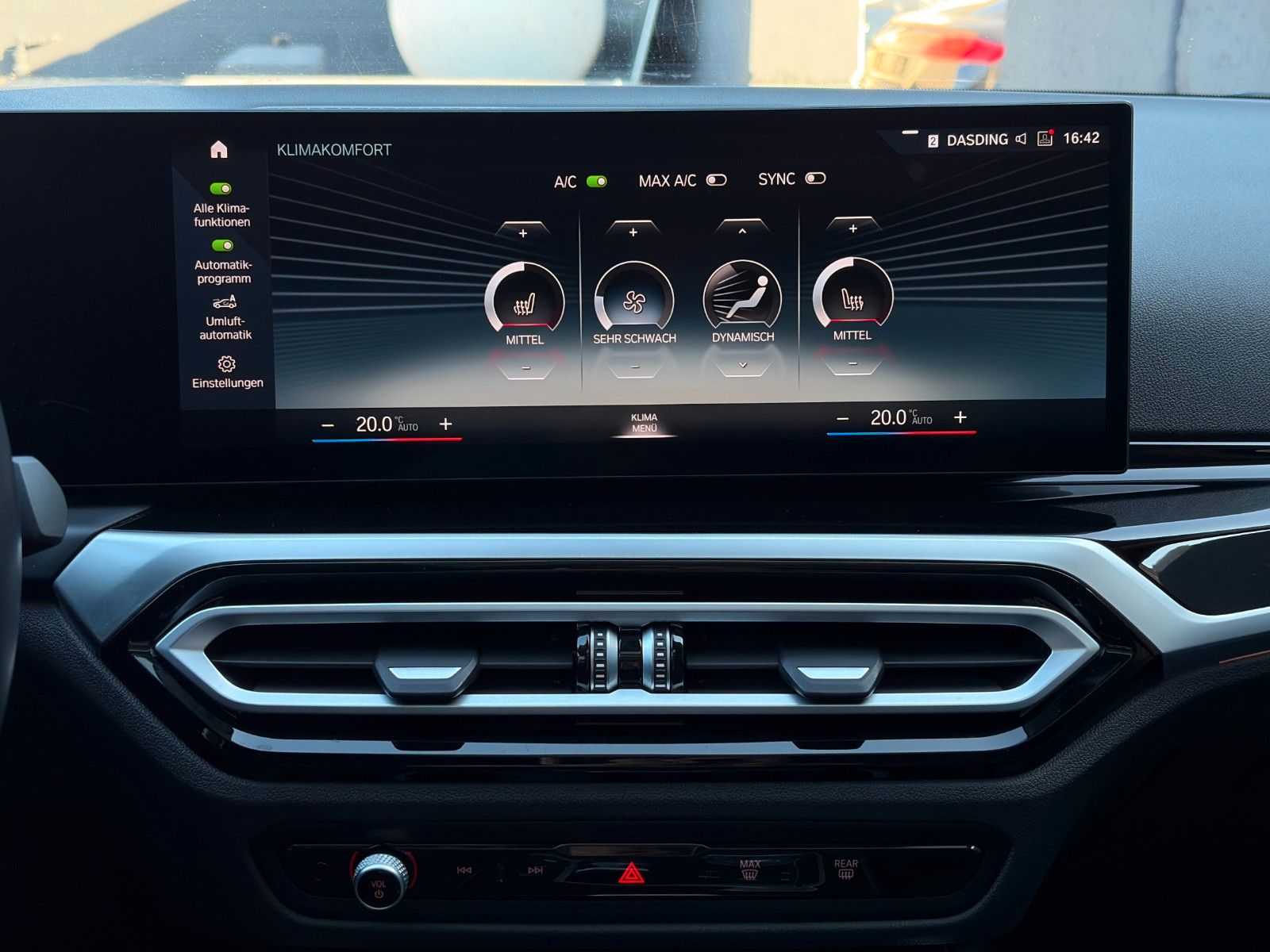 Fahrzeugabbildung BMW 330i Touring LEDER AKUSTIK PANO LED HiFi CarPlay