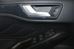 Fahrzeugabbildung Ford Focus ST-Line Turnier NAVI CAM LED WinterPaket