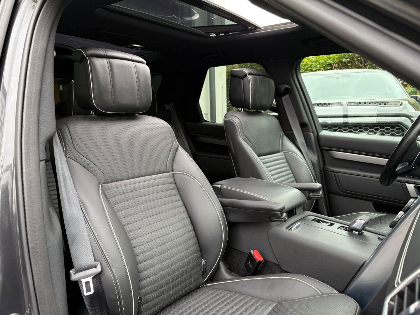 Fahrzeugabbildung Land Rover 5 R-Dynamic HSE D300/7-SITZER/PANO/3D-KAM/VOLL