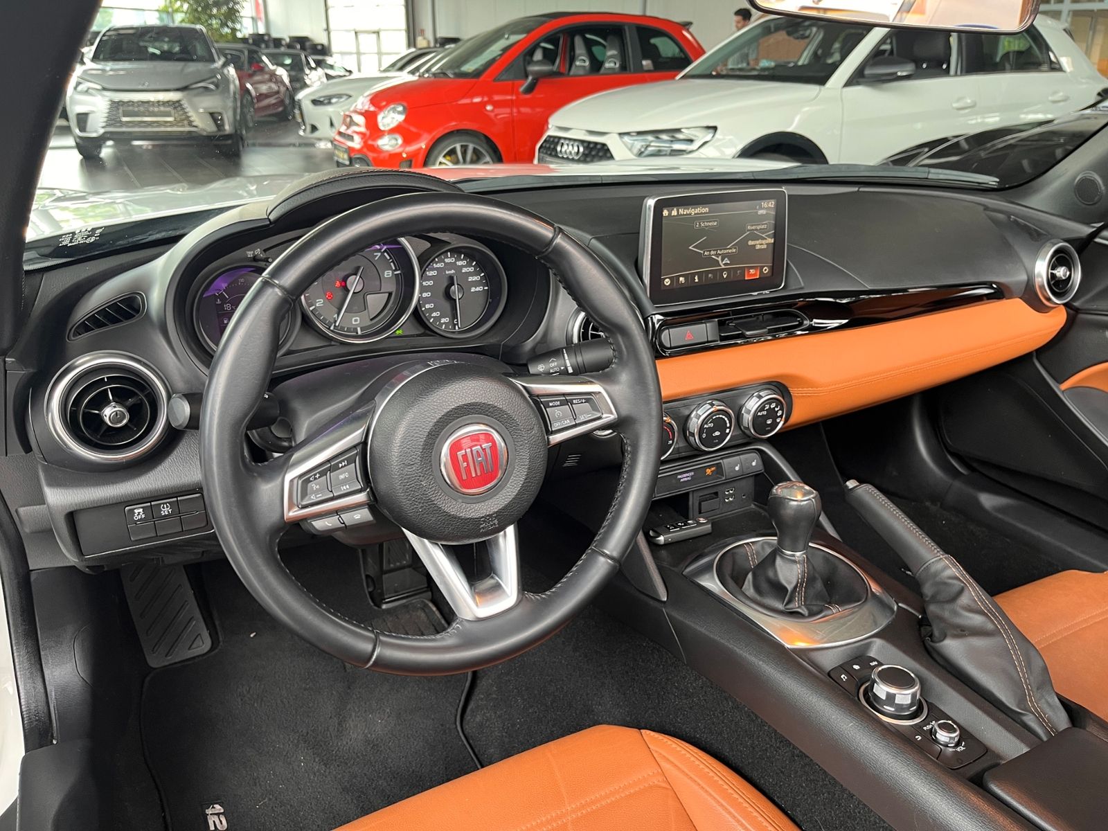 Fahrzeugabbildung Fiat 124 Spider Lusso KLIMA LED NAVI ALU