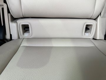 Mercedes V 220 - 11