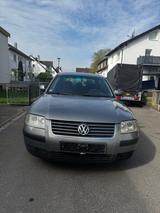 Volkswagen Passat 1.9 TDI  AHK  Fahrbereit TÜV abgelaufen - Volkswagen Passat aus 2003 mit Diesel-Antrieb: Limousine