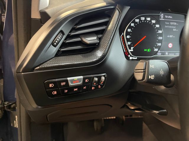 BMW 118 d Sport Line *LED*PDC*CARPLAY*TOUCH*SHZ*TEMP