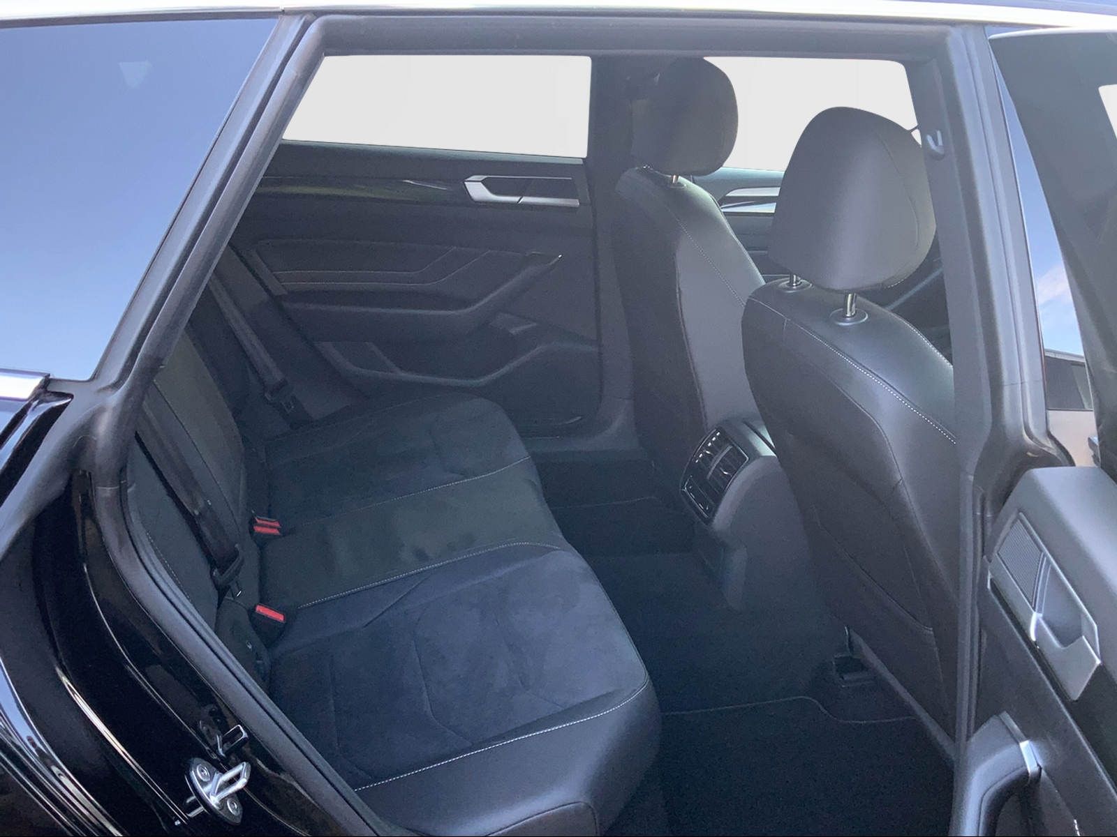 Arteon Shoo Brake 1.4 eHyb R-Line,SHZ,RFK,NAV.