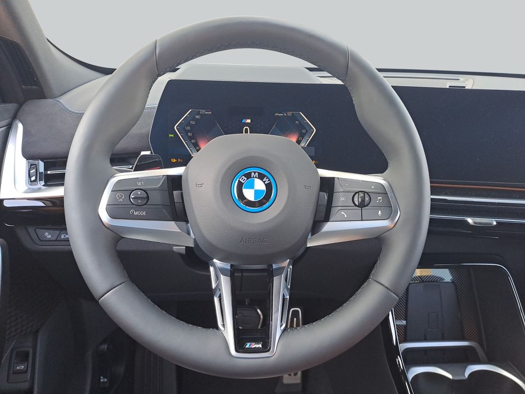 BMW iX2 - Bild 17