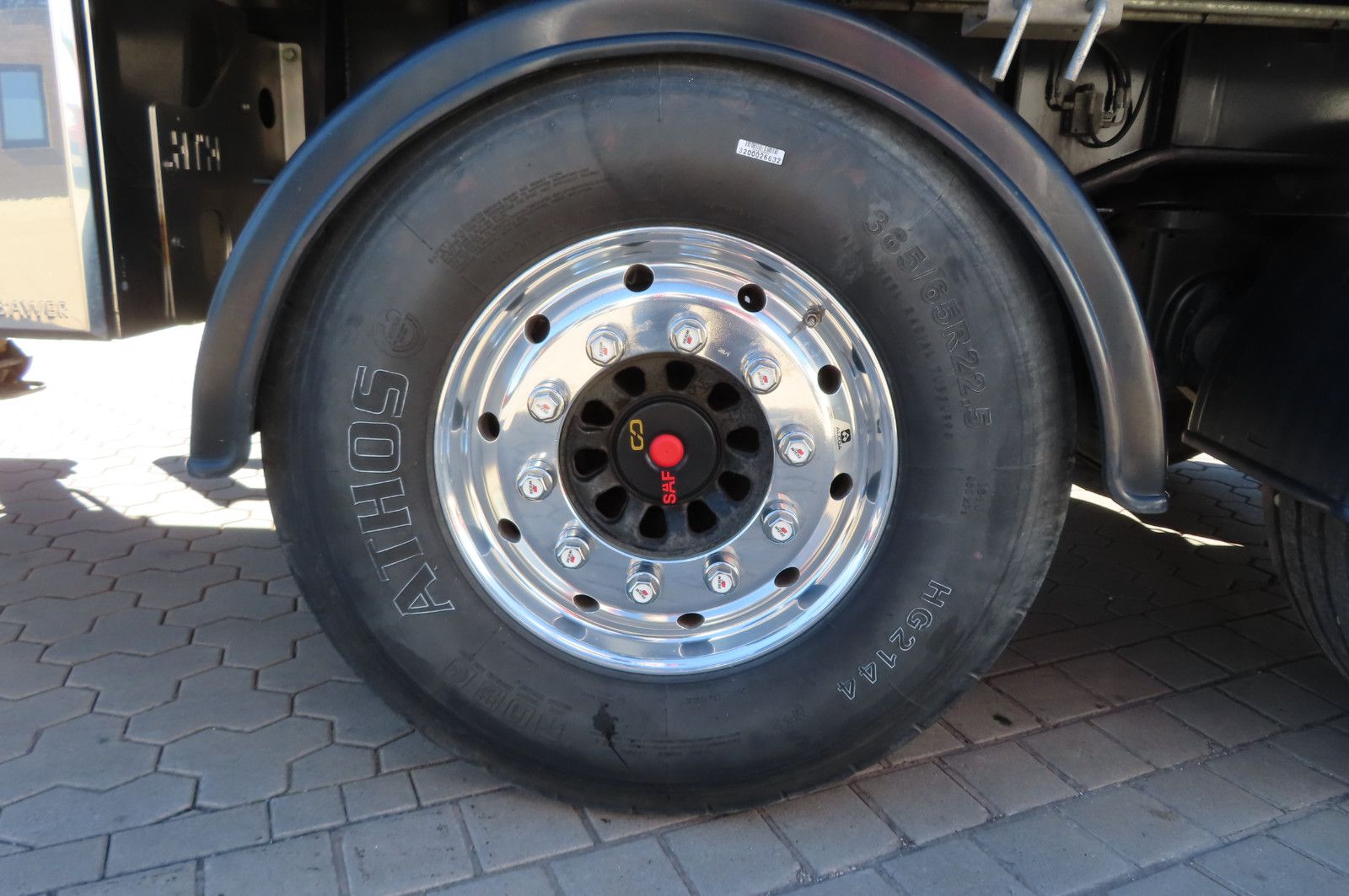 Fahrzeugabbildung Andere Wiese Baustoffauflieger - Heckkran Kran Fassi