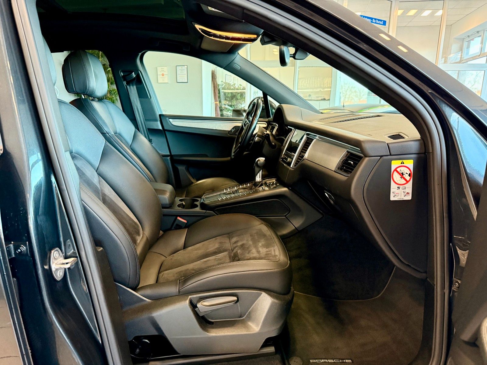 Fahrzeugabbildung Porsche Macan S Panorama, BOSE, DAB, Sportabgasanlage