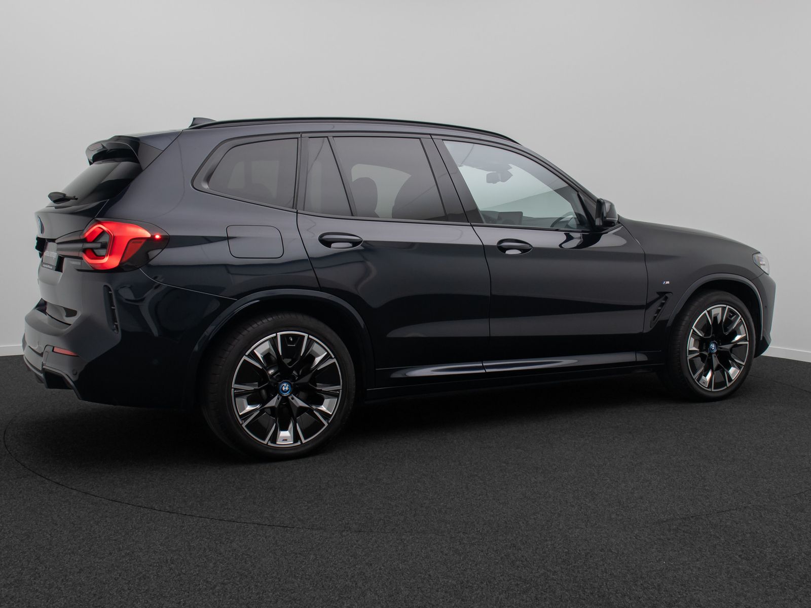 Fahrzeugabbildung BMW iX3 IMPRESSIVE H/K 360&deg;Panorma HUD DAB Sport 20"
