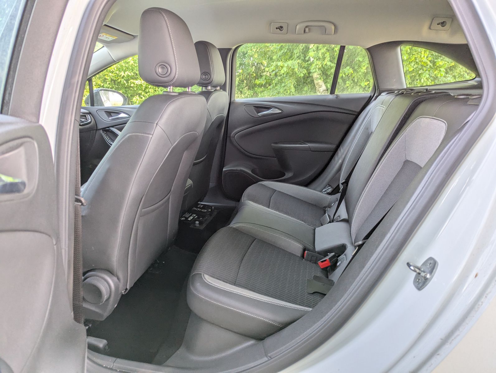 OPEL Astra 1.5 CDTI Aut. Elegance Navi LED Kamera - Image 11