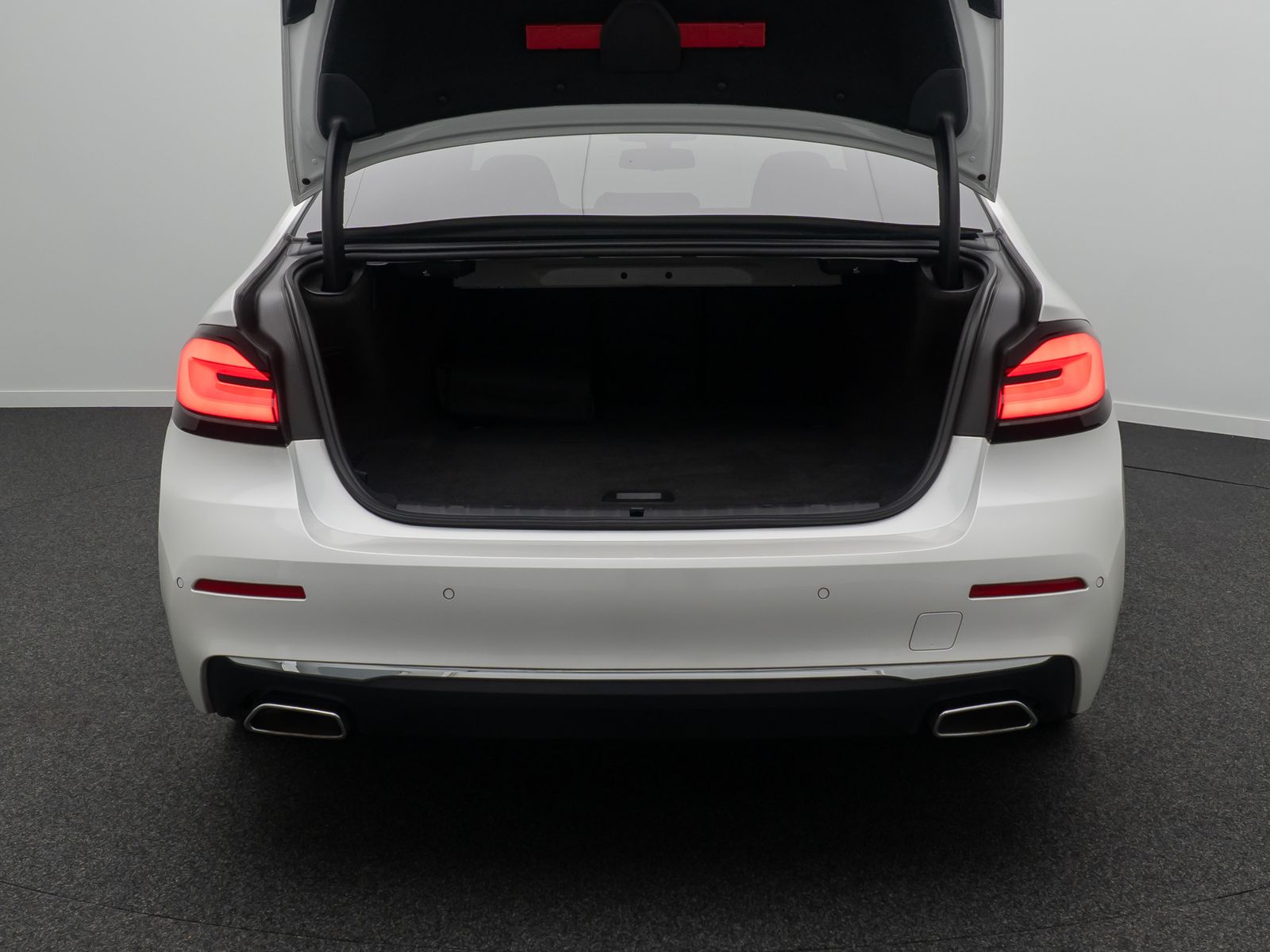 Fahrzeugabbildung BMW 530e xD Luxury Line ACC Kamera DAB H/K HUD Sport