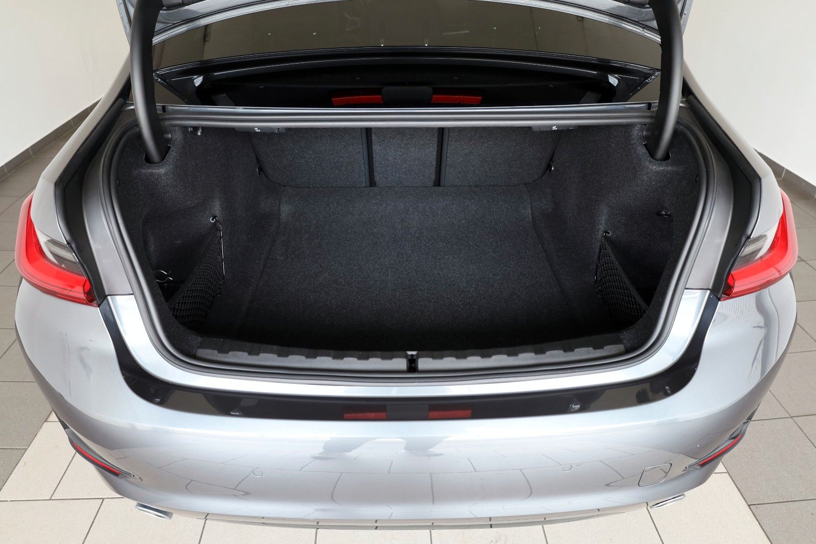 Fahrzeugabbildung BMW 318 d Lim. Sport Line ,M Sport,Leder,Navi.