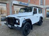 Land Rover Defender 90 2.2 TD4 Station Wagon N1 - weiße Land Rover Defender