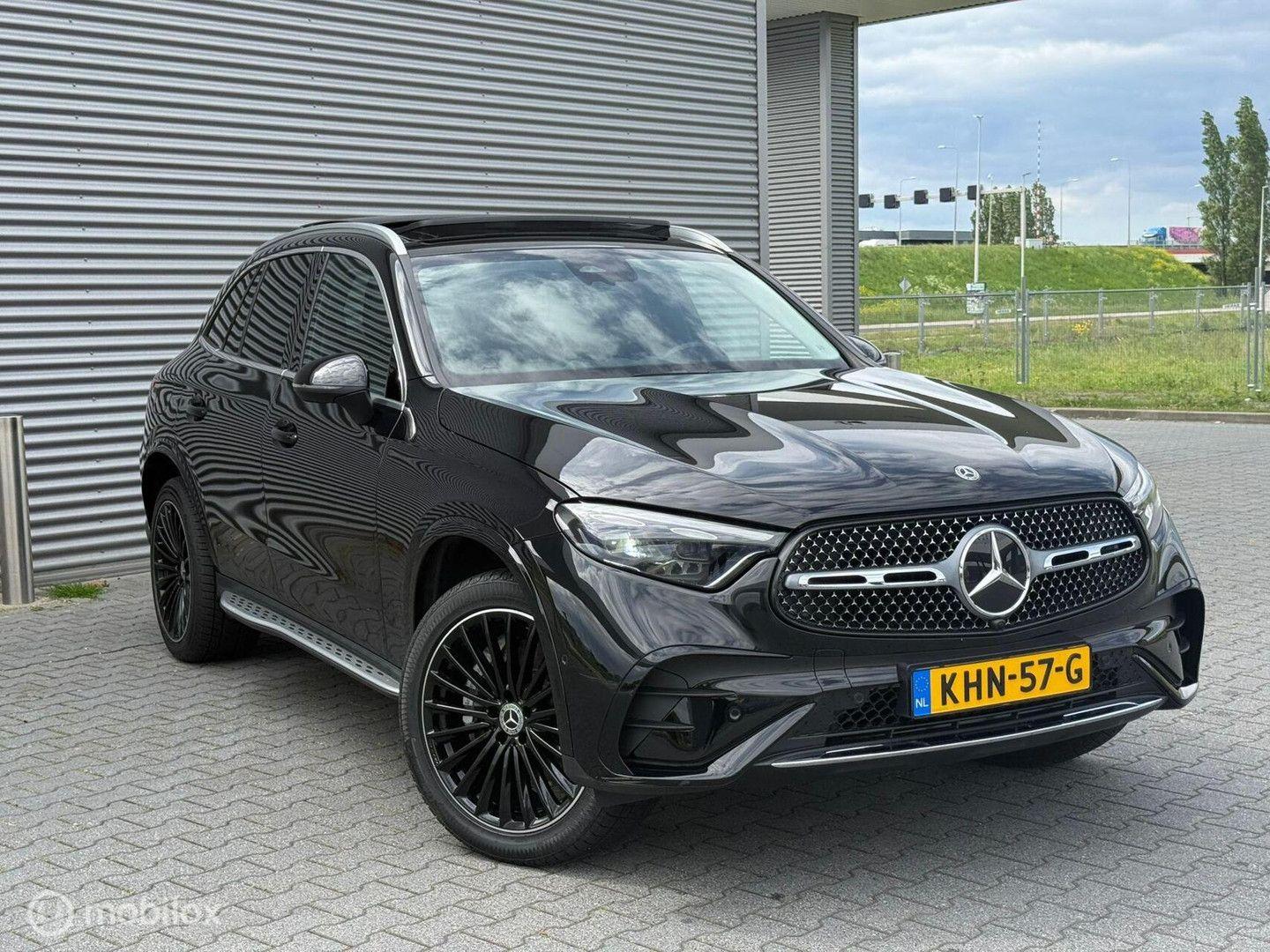 Mercedes-Benz GLC 300 300e 4MATIC AMG Line