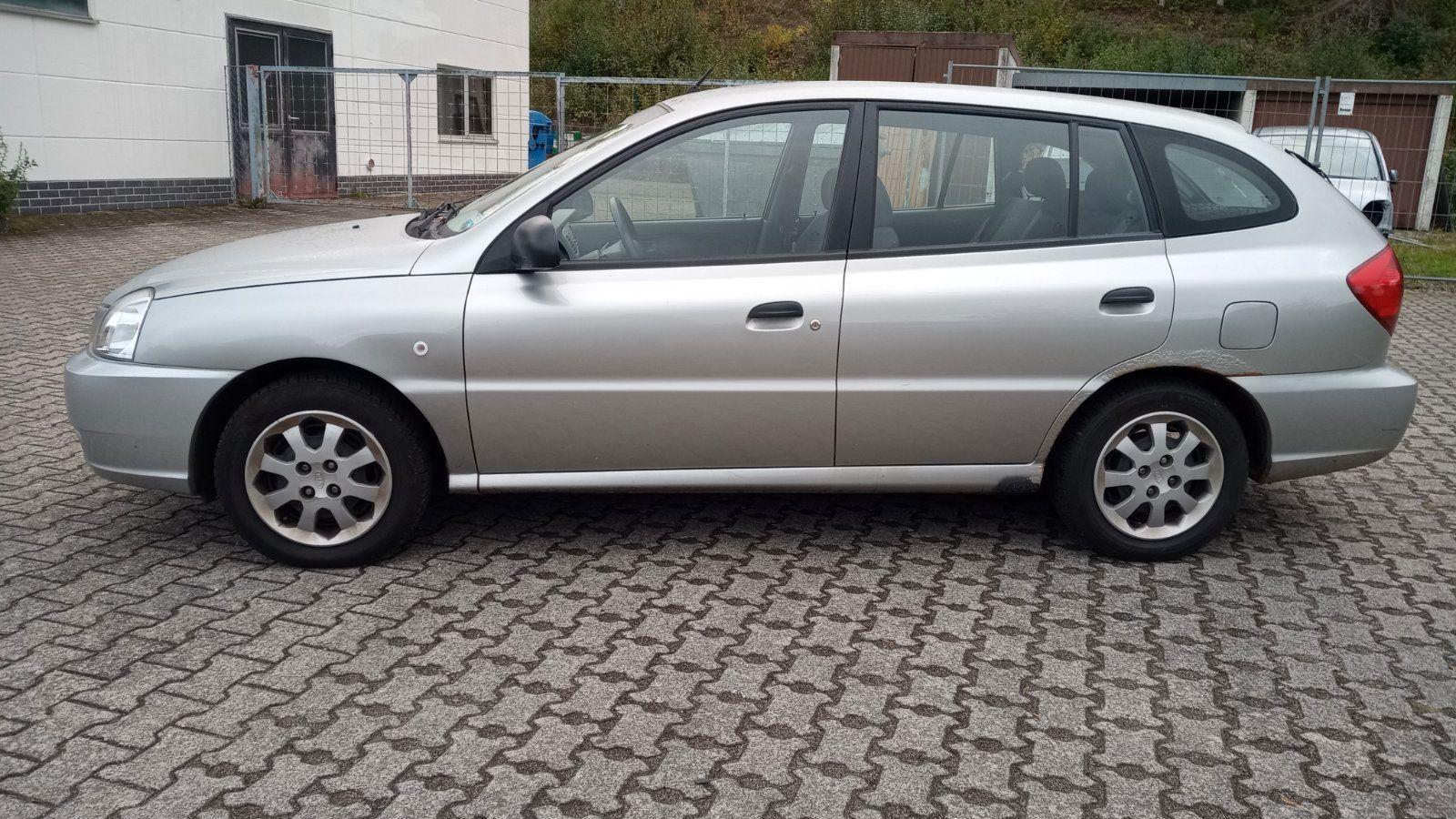 Kia Rio 2005 — вигляд ззаду