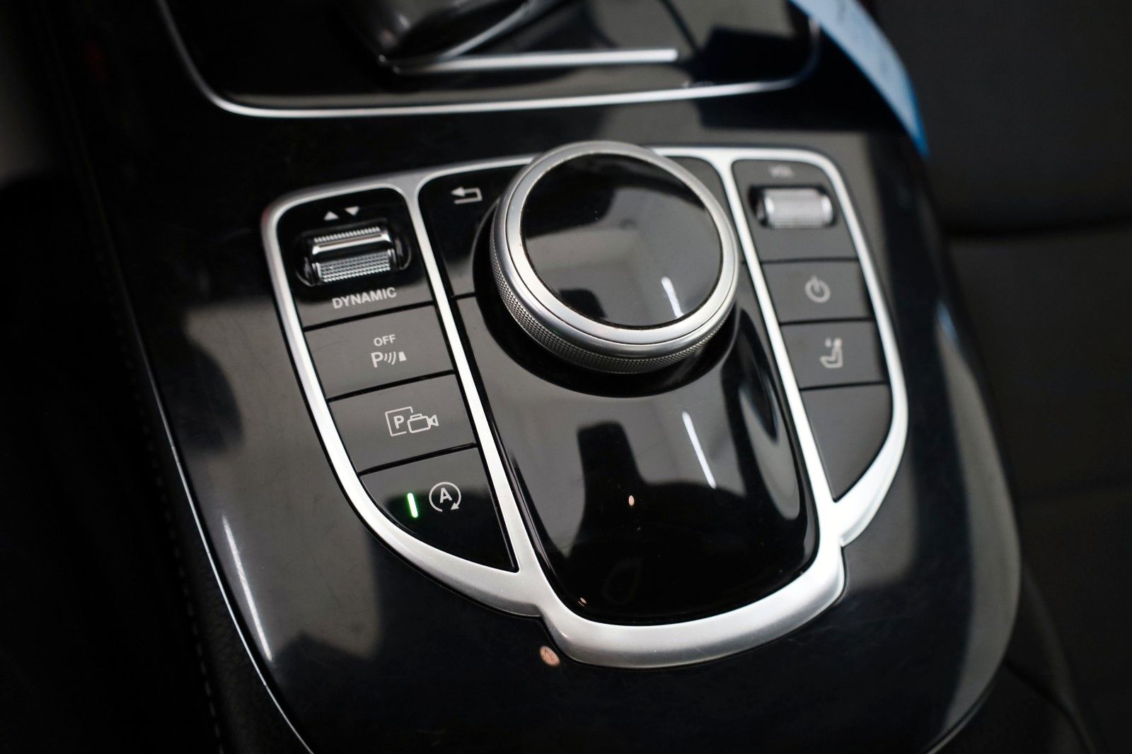 Fahrzeugabbildung Mercedes-Benz E 220d T T.Leder,Navi,LED,SD,Kamera,SH,PDC,SR+WR