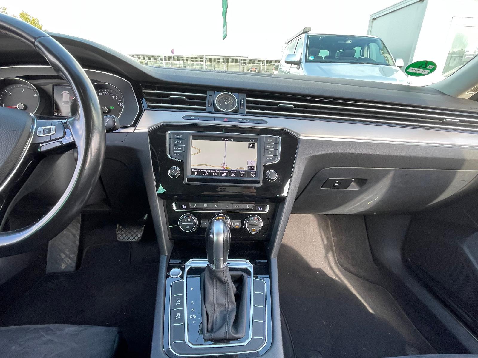 Volkswagen Passat 2015 — photo 31