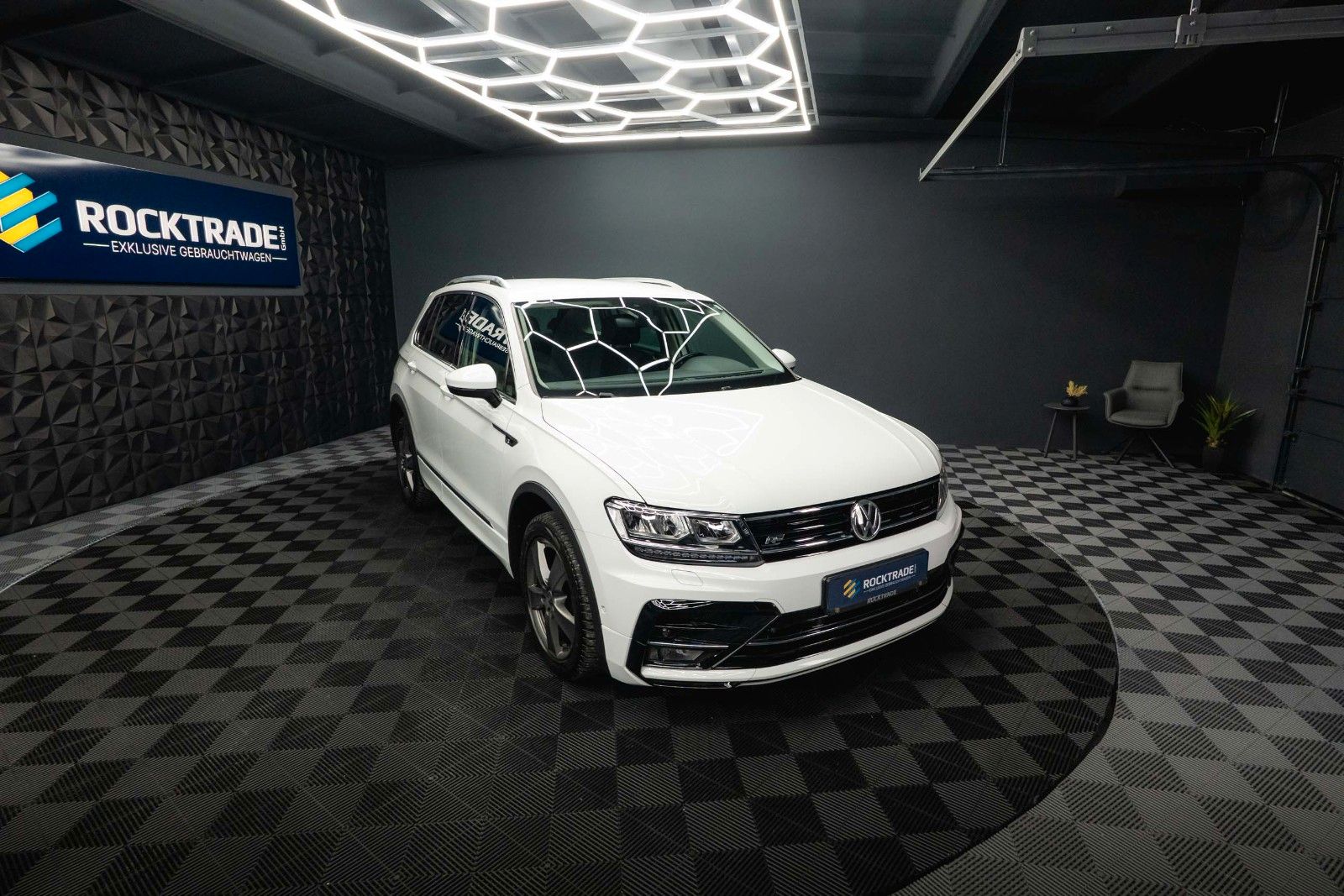 Fahrzeugabbildung Volkswagen Tiguan Comfortline R-Line+ 4Motion *LED*ACC*DAB*
